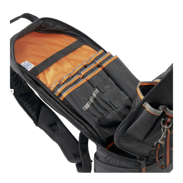 55421BP14-LAT-IZQ-l Mochila para herramientas Tradesman Pro™ de 36,8 cm en color negro con 39 bolsillos (No incluye herramientas).