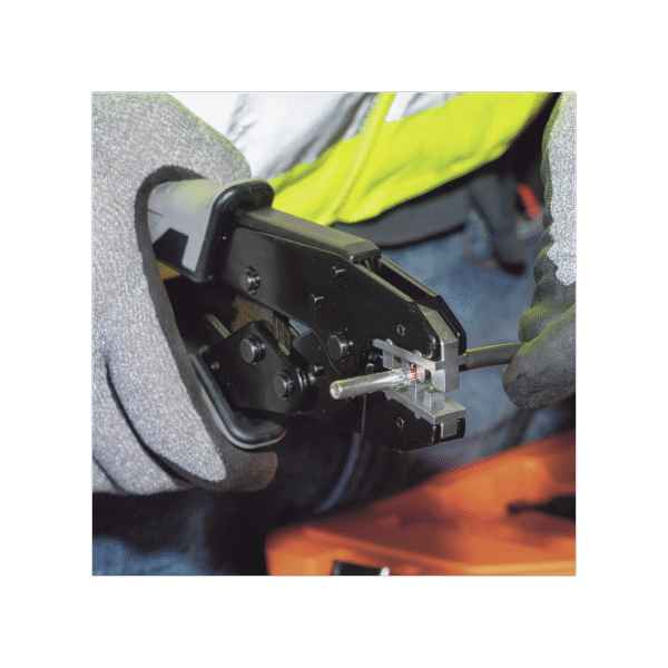 92919S-AD-5-l Juego de Herramientas de Conexión Fotovoltaica (Solar), 6 Piezas: Estuche, 2 Llaves Aisladas MC4, Cortador 1/0 AWG Al, Pelacables 6-12 AWG Sólido y 8-14 AWG Trenzado, Ponchadora MC4T 10-14 AWG